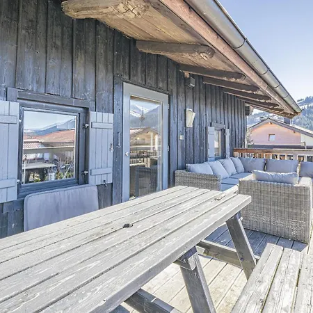 Semesterbostad Adriana *